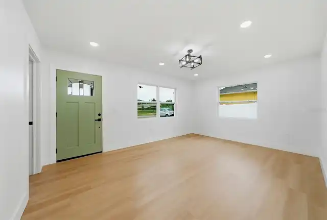 Listing Photo 8