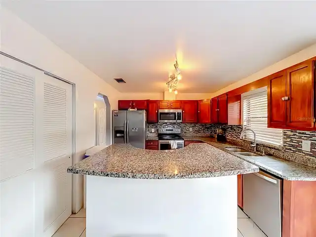 Listing Photo 12