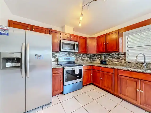 Listing Photo 14