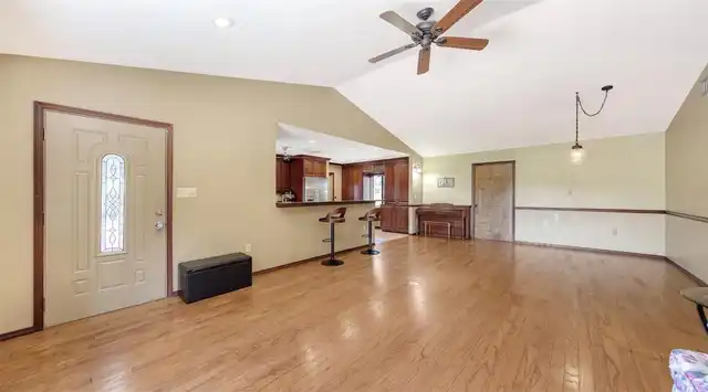 Listing Photo 8