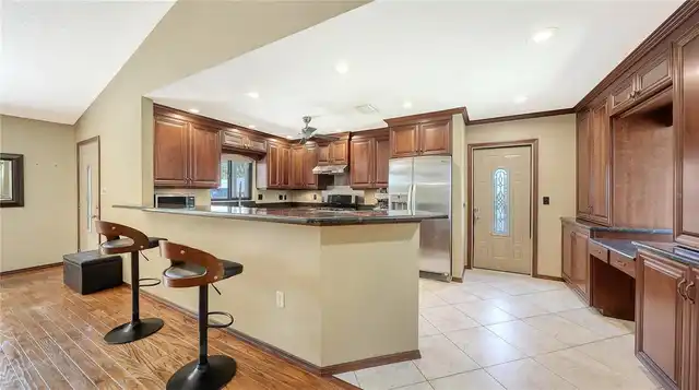 Listing Photo 11