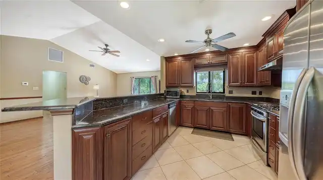 Listing Photo 12