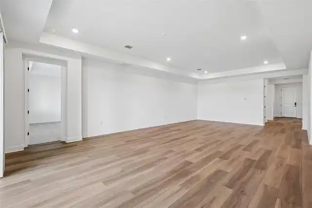 Listing Photo 16