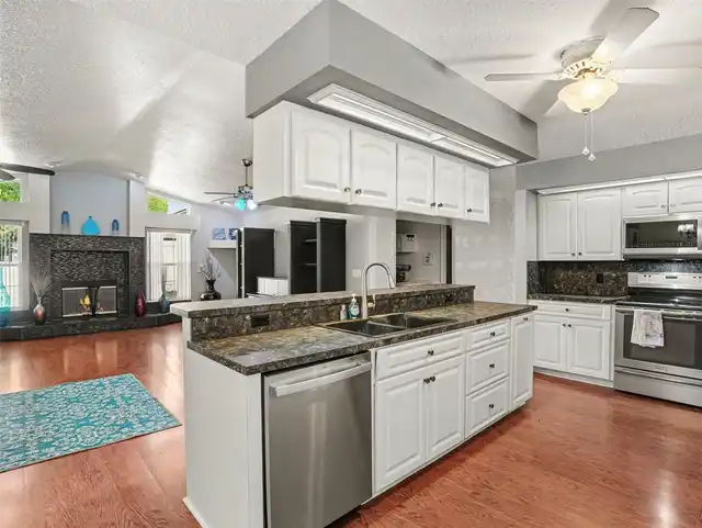 Listing Photo 9