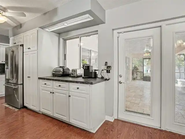 Listing Photo 12