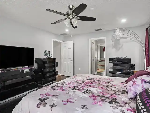 Listing Photo 14