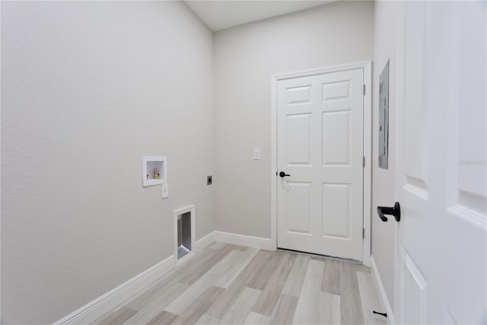 Listing Photo 11