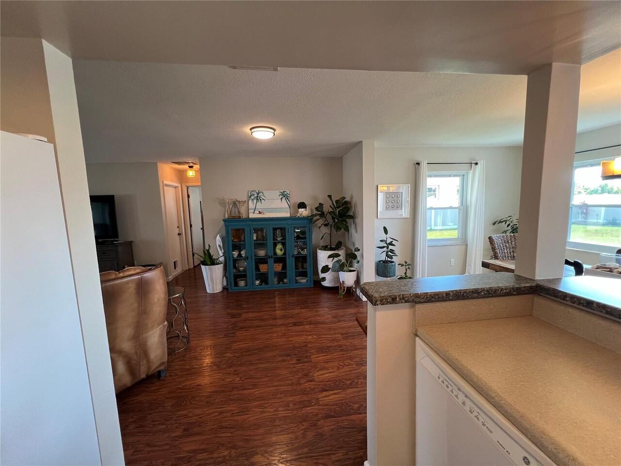 Listing Photo 8