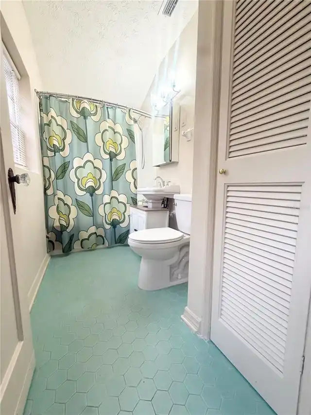 Listing Photo 16