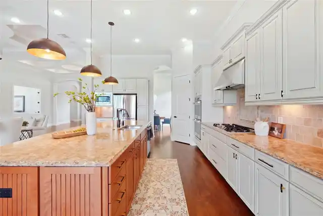 Listing Photo 8