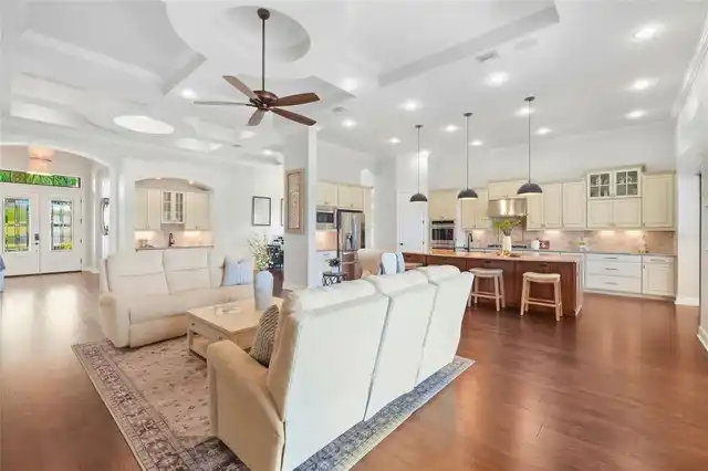 Listing Photo 11