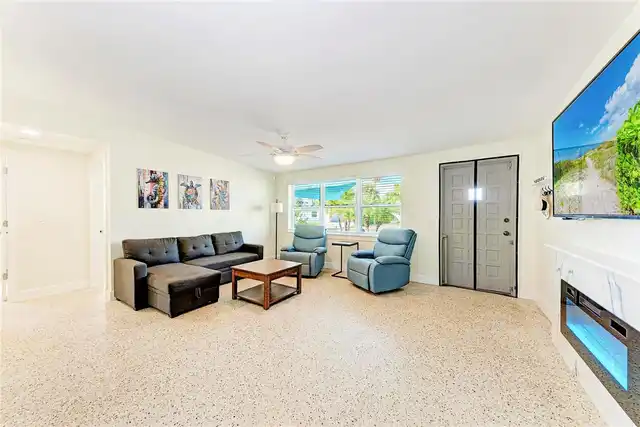 Listing Photo 9