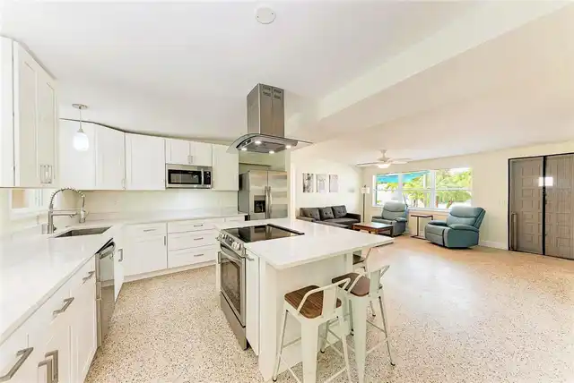 Listing Photo 11