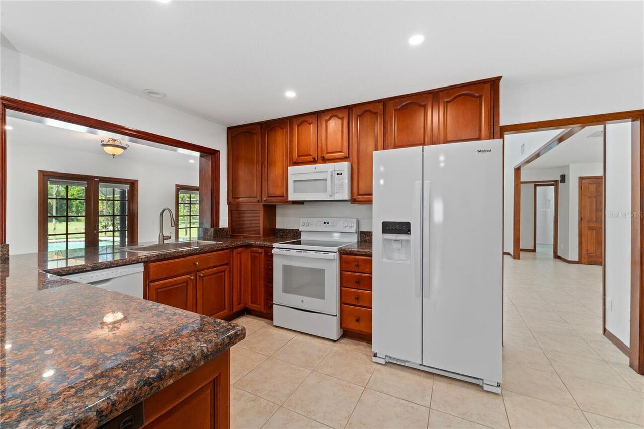 Listing Photo 12
