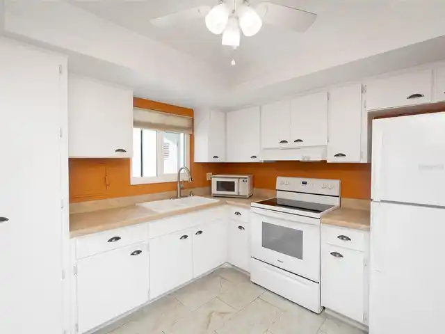 Listing Photo 11