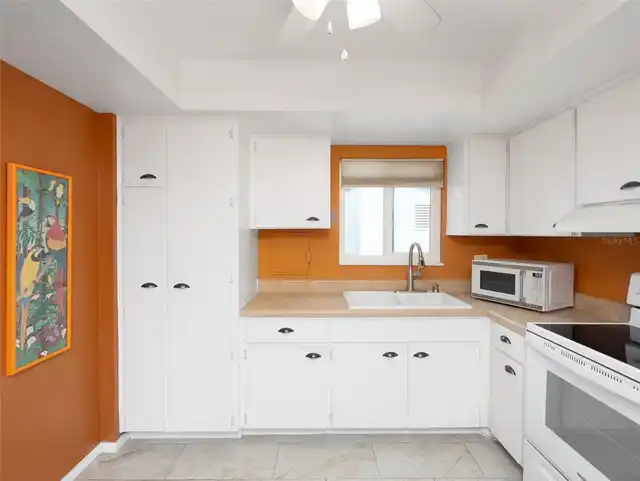 Listing Photo 12