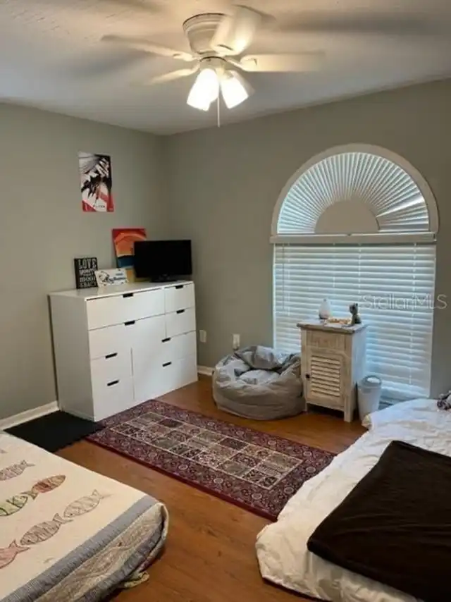 Listing Photo 12