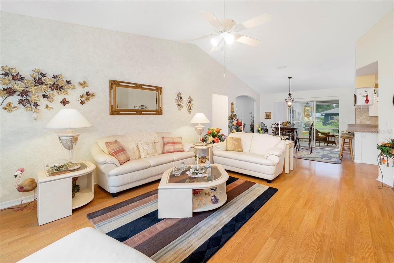 Listing Photo 12