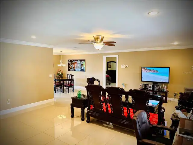 Listing Photo 11