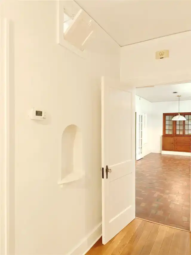 Listing Photo 12