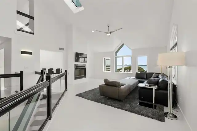 Listing Photo 16