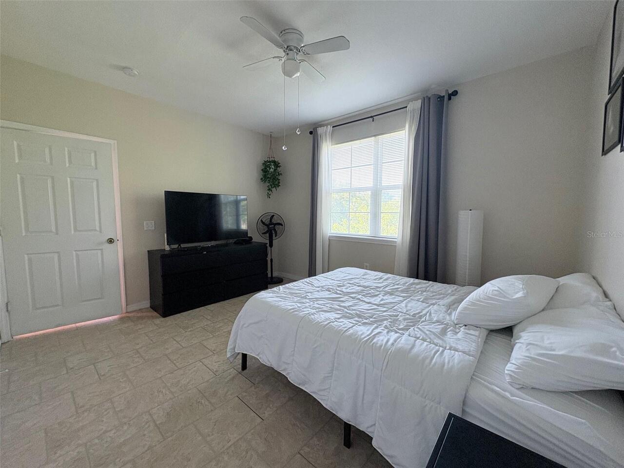 Listing Photo 8