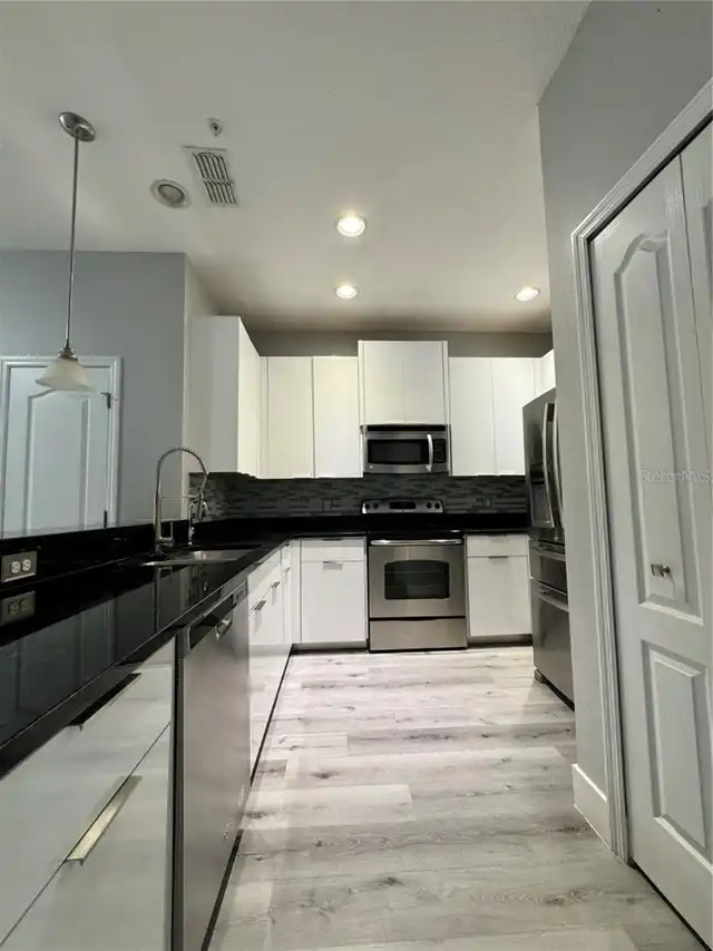 Listing Photo 9