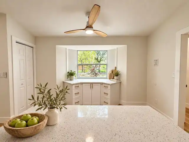 Listing Photo 10