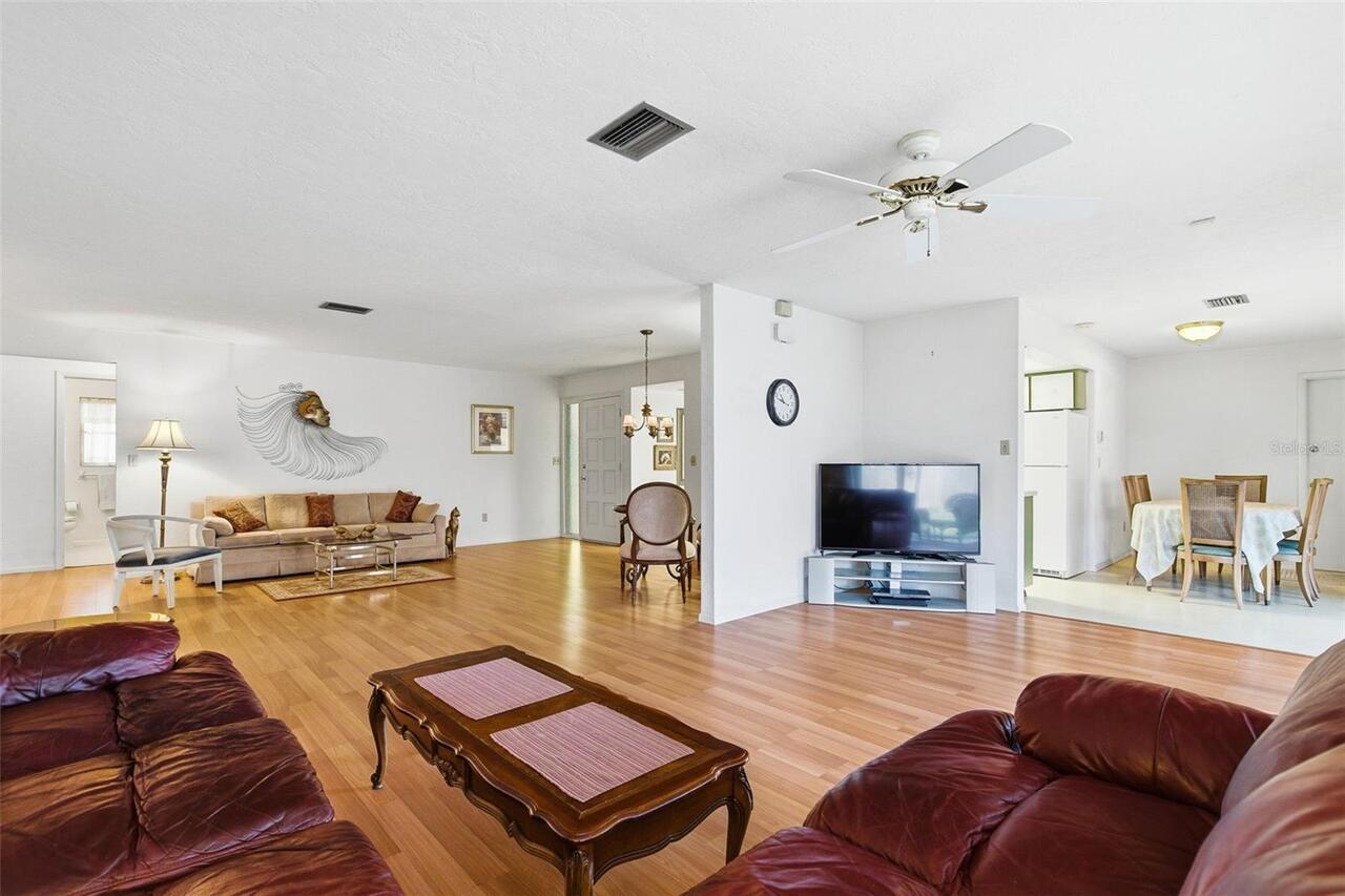 Listing Photo 12