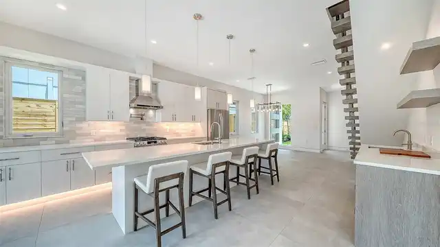 Listing Photo 17