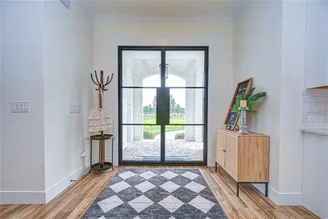 Listing Photo 8