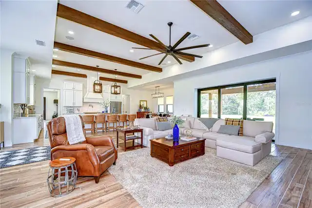 Listing Photo 11