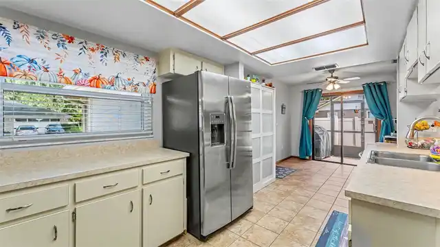 Listing Photo 11