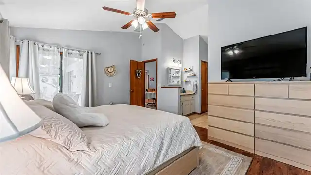Listing Photo 18