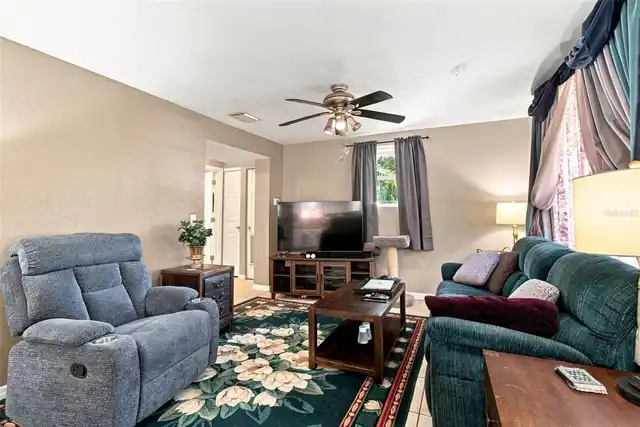 Listing Photo 12