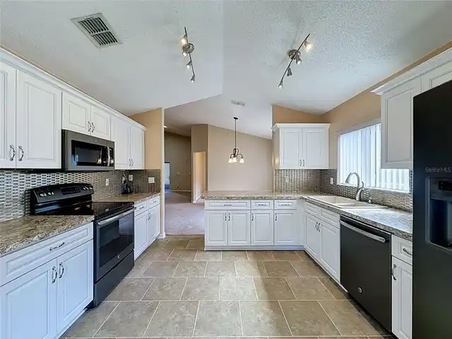 Listing Photo 9