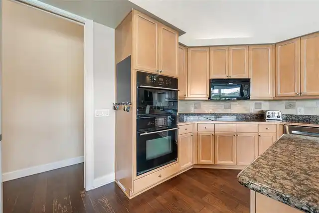 Listing Photo 12