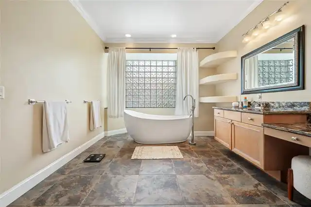 Listing Photo 18