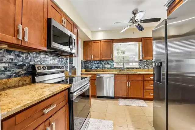 Listing Photo 11