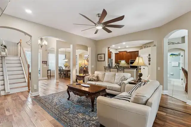 Listing Photo 11