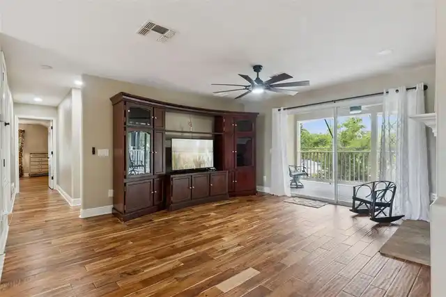 Listing Photo 32