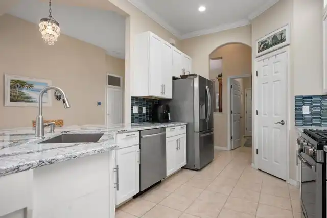 Listing Photo 8