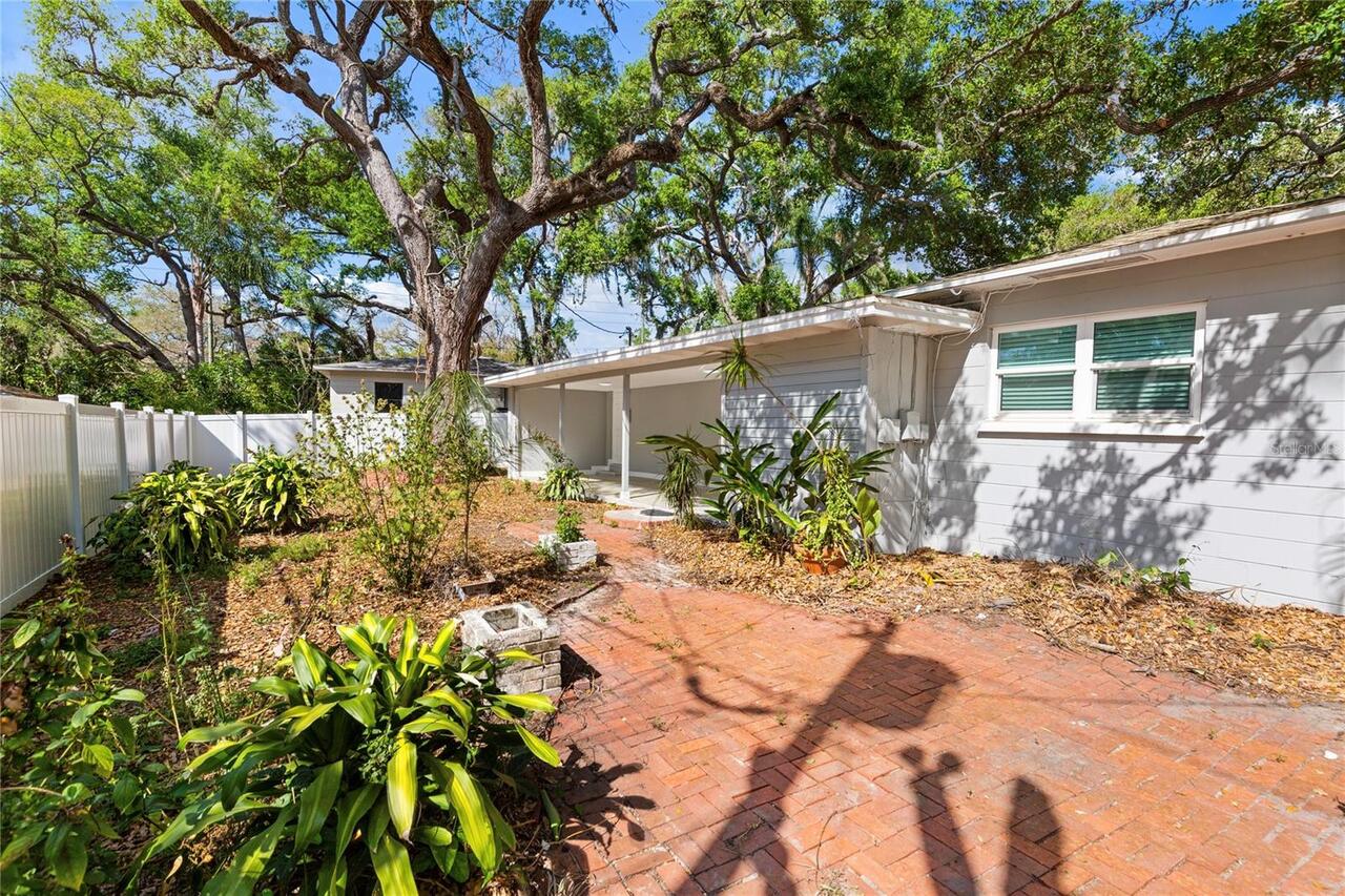 Listing Photo 11