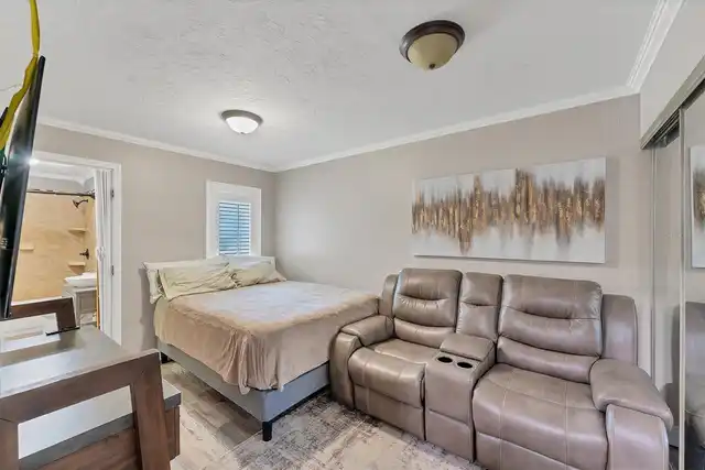 Listing Photo 12
