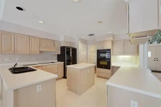Listing Photo 10