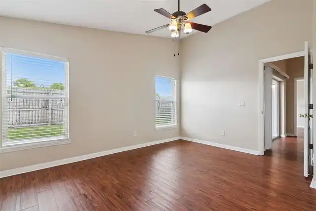 Listing Photo 8