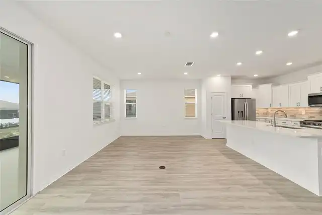 Listing Photo 12