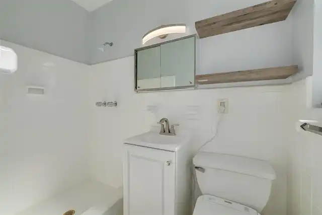 Listing Photo 8