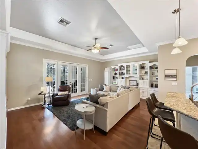 Listing Photo 12
