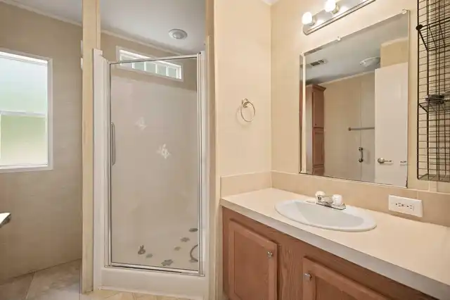 Listing Photo 12